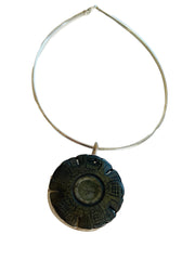 Que Milargo 925 Carved Medallion Necklace