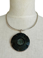 Que Milargo 925 Carved Medallion Necklace