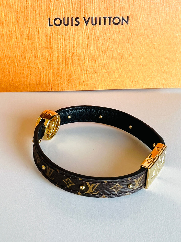 Louis Vuitton Monogram LV Circle Reversible Bracelet 2019 Ss, Red, 17 Inventory Confirmation Required