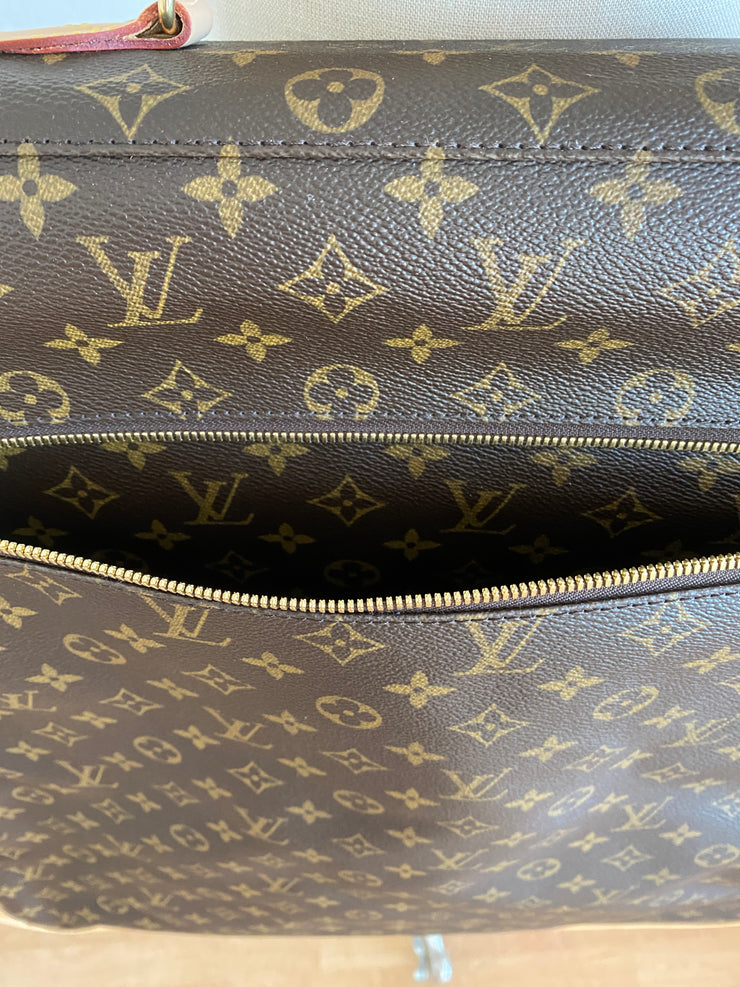 Men's Louis Vuitton Logo Monogram Fold Over Portable 5 Cintres Garment –  Mon Tigre