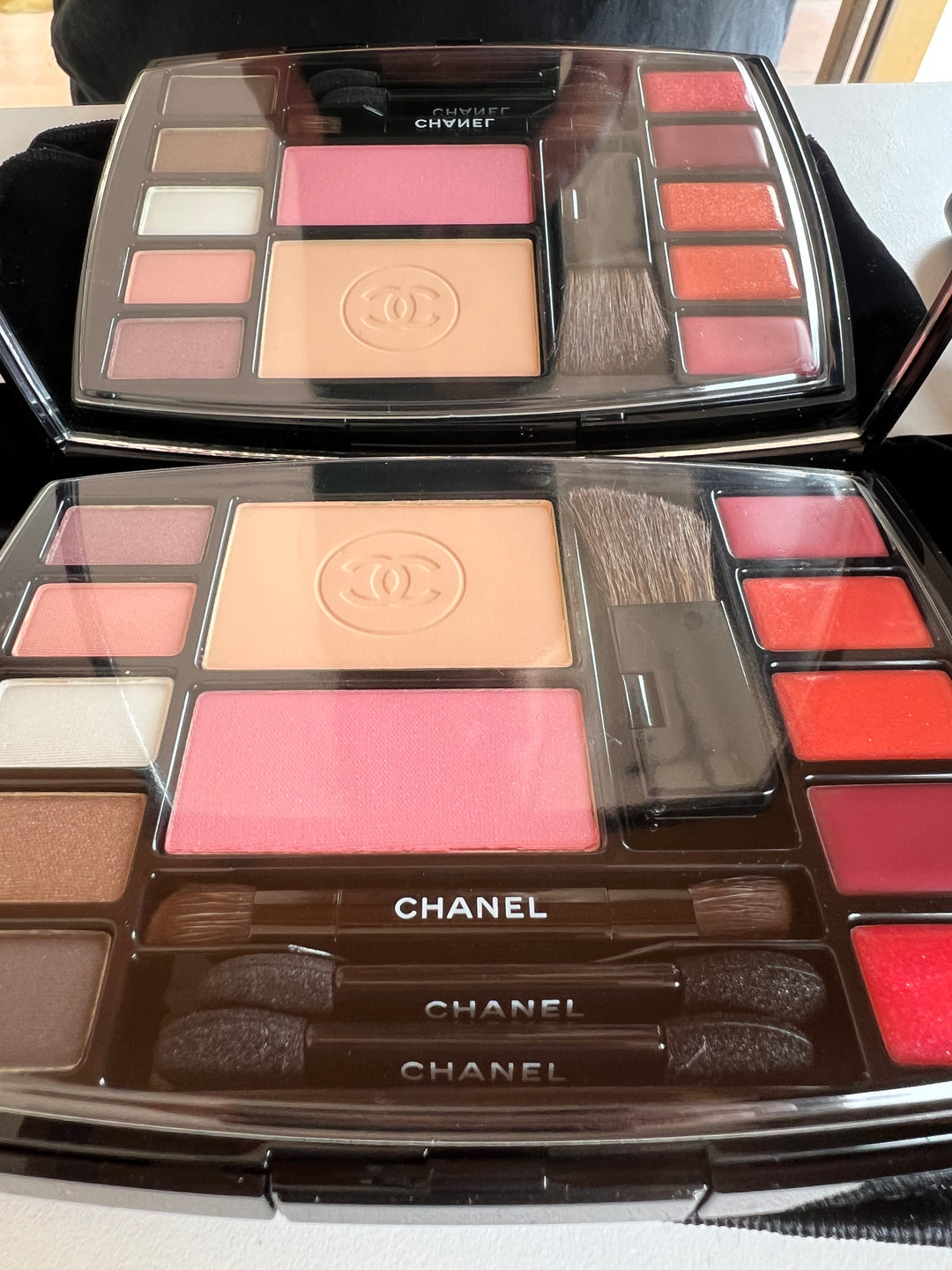 Chanel Travel Makeup store Palette Face, Eyes, Lips-Mascara,Velvet Pouch,4 Applicators